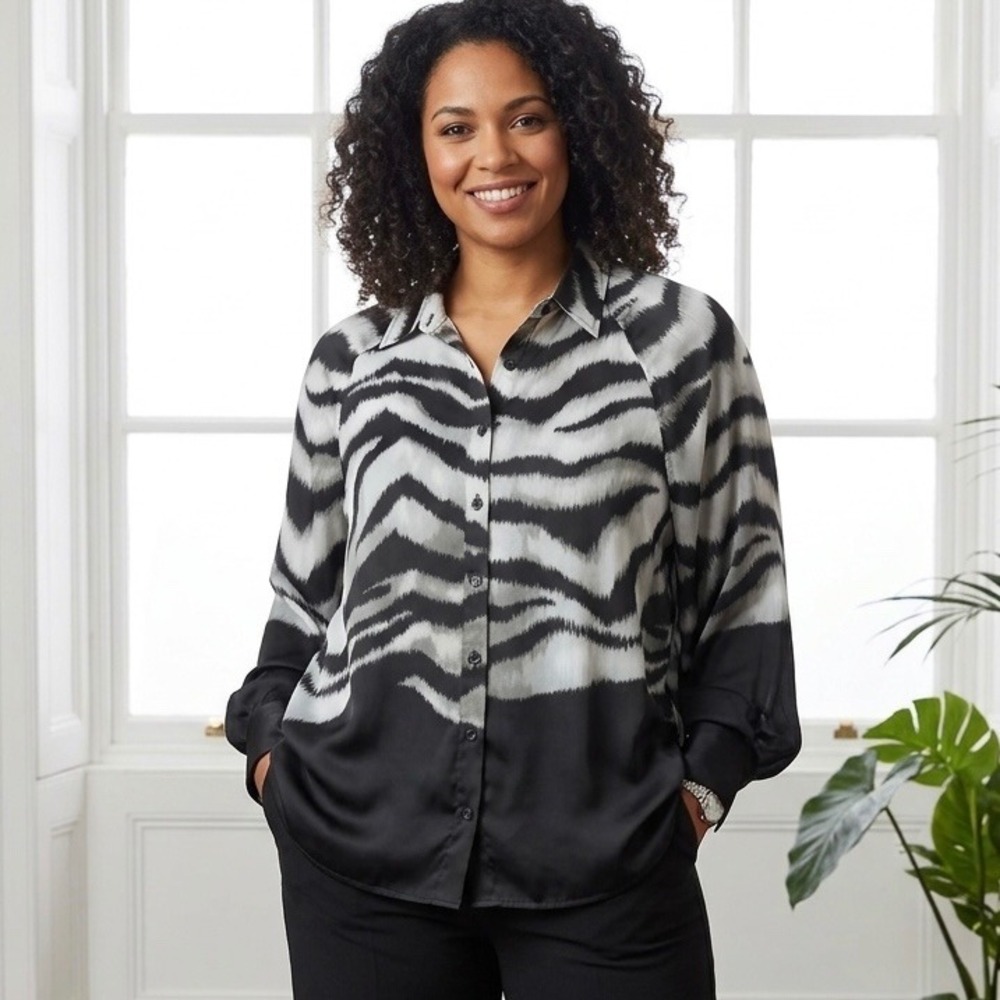 Chicos Zebra Ikat Print Button Down Blouse Black‎ White Long Sleeve Size 2 Large